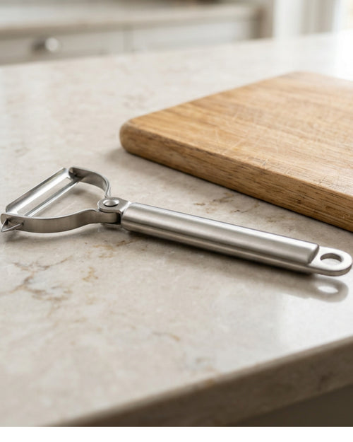 Pisko Straight Swivel Stainless Steel Peeler 18 cm - Lifestyle view