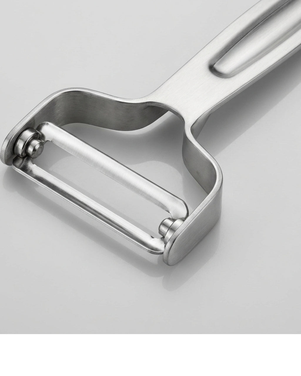 Pisko Wide Y Stainless Steel Peeler 15 cm - Detail view