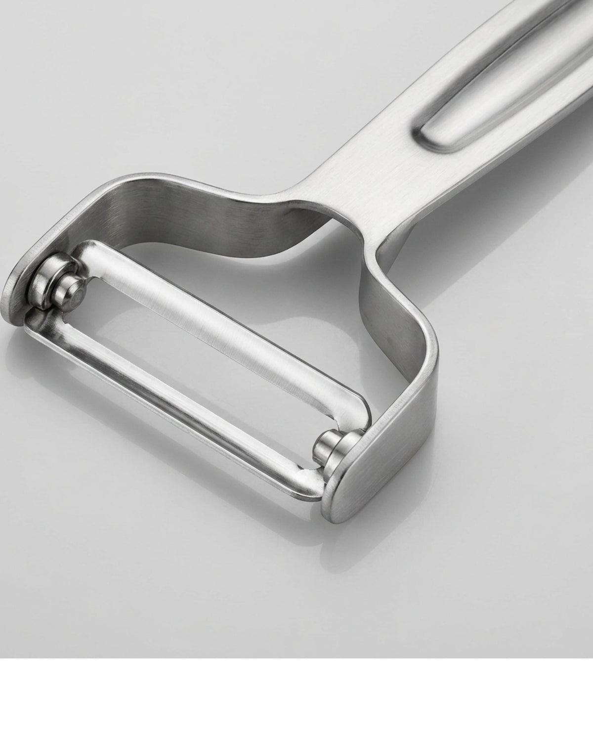 Pisko Wide Y Stainless Steel Peeler 15 cm - Detail view